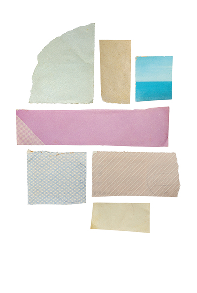 Komposition aus Papierfragmenten