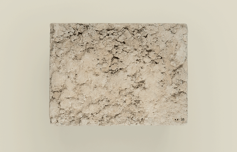 Objekt aus Beton aus der Vogelperspektive fotografiert